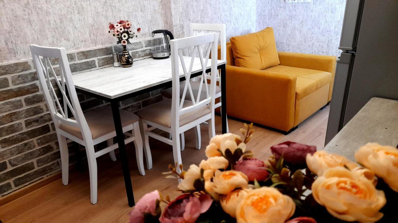Yellow Apartment Tiflis Exterior foto